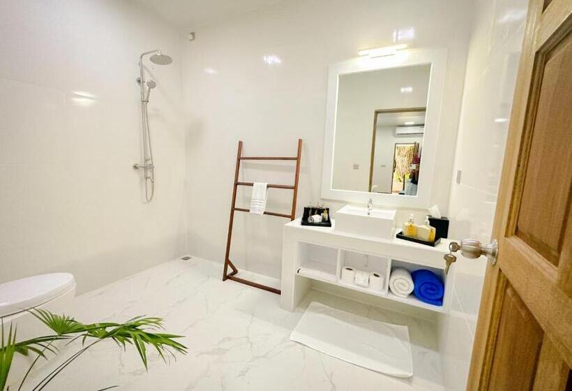 Island Luxury Dive Hotel   Fulhadhoo