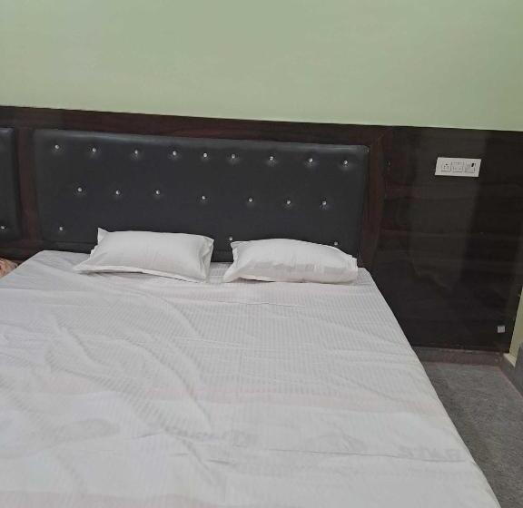 Hotel Oyo 80883  Av Priya