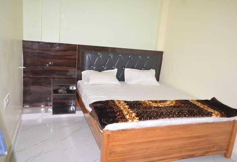 Hotel Oyo 80883  Av Priya