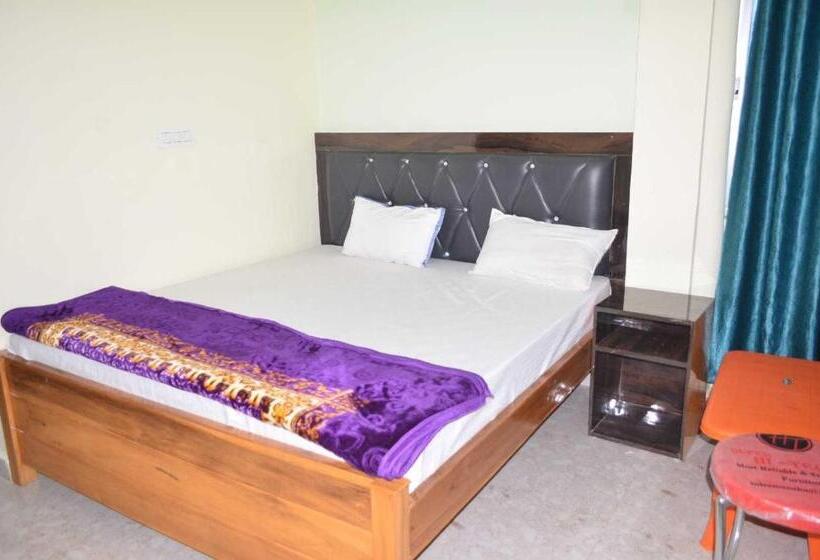 Hotel Oyo 80883  Av Priya