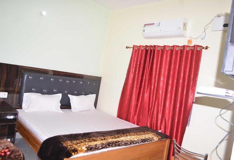 Hotel Oyo 80883  Av Priya