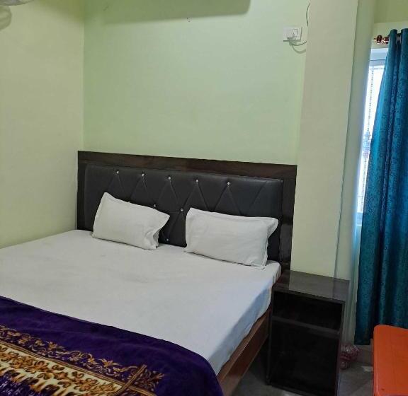 Hotel Oyo 80883  Av Priya