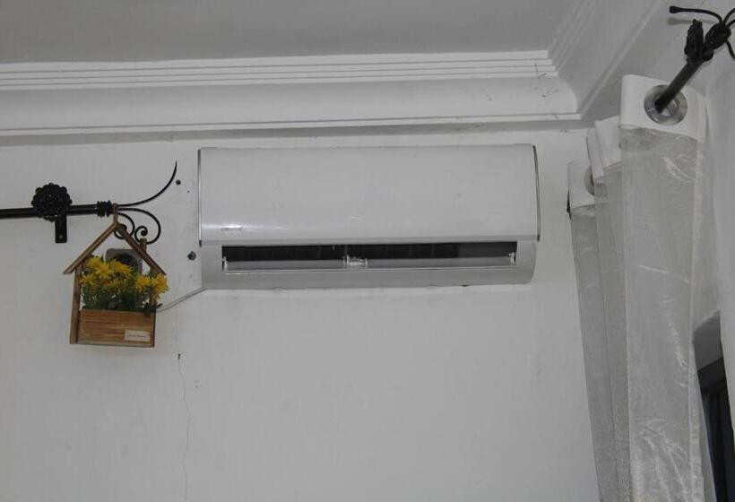 پانسیون We Are Out