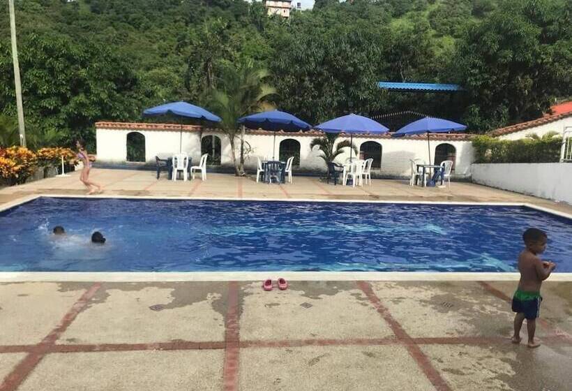 Herberge Sede Campestre Peña Negra