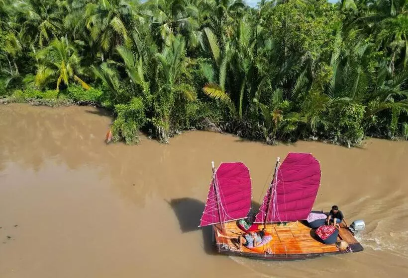 تختخواب و صبحانه Comfy Riverside Mekong Homestay Ben Tre