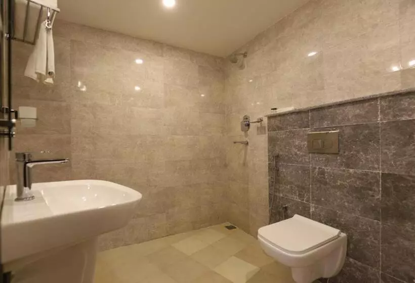 Apex Business Hotel   Airport