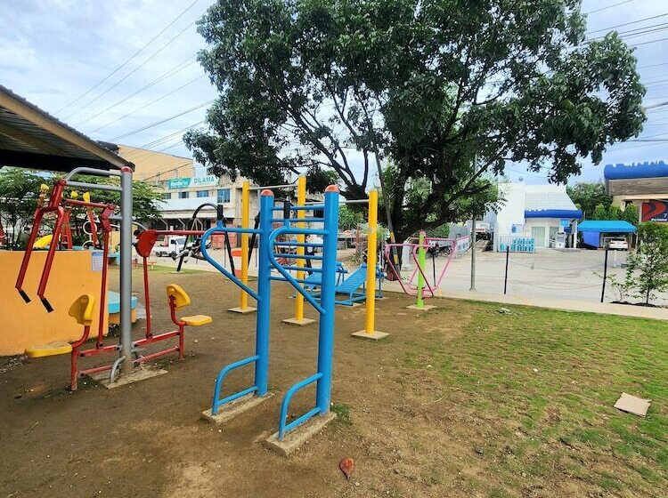 호텔 Prince Express Inn