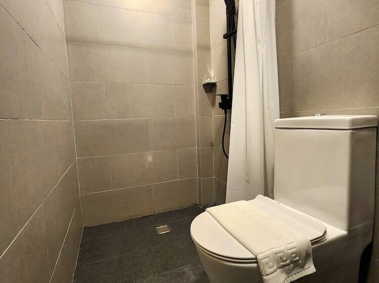 호텔 Prince Express Inn