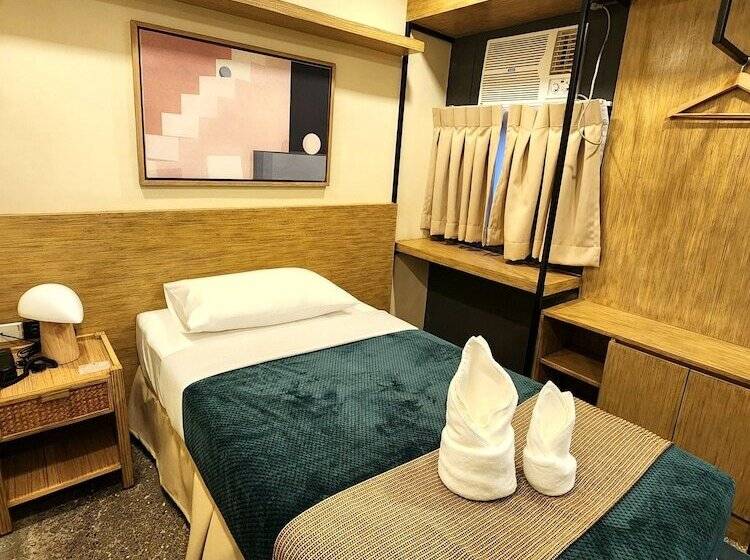 호텔 Prince Express Inn