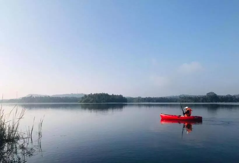 リゾートホテル Gagees Lake View Cabana