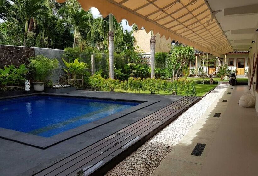 Roots Hotel Senggigi