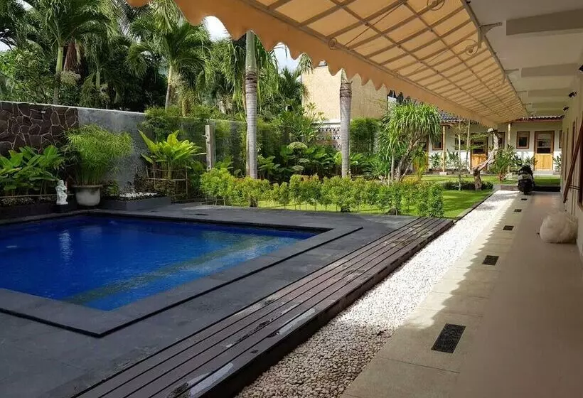 Roots Hotel Senggigi