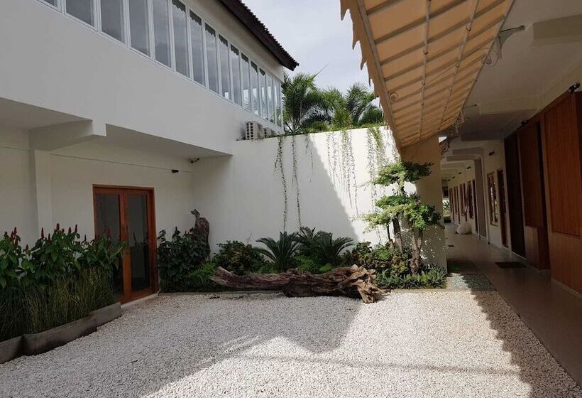 Roots Hotel Senggigi