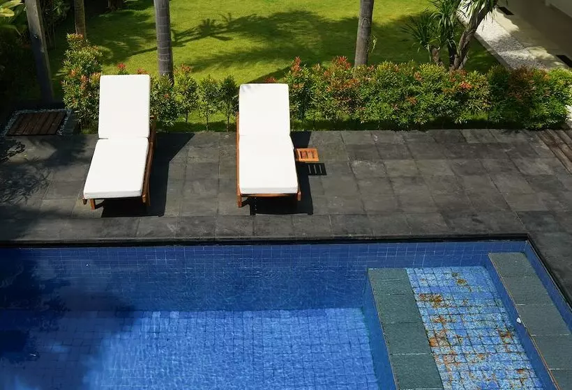 Roots Hotel Senggigi