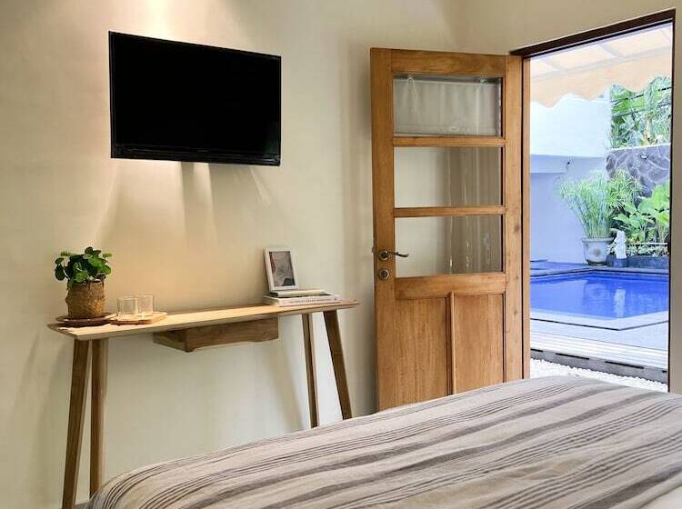 Roots Hotel Senggigi