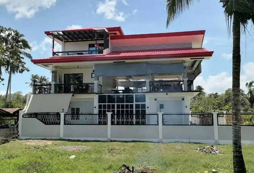 Retkeilymaja La Bella Swiss Inn