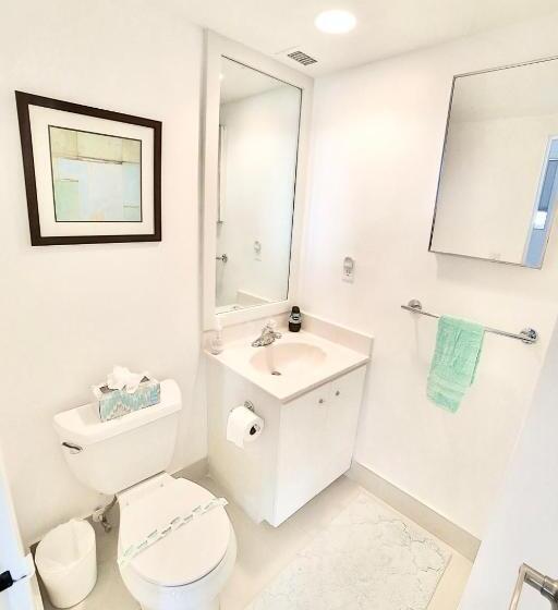 Beautiful Penthouse Condo With Stunning Views Of Both Ocean And City