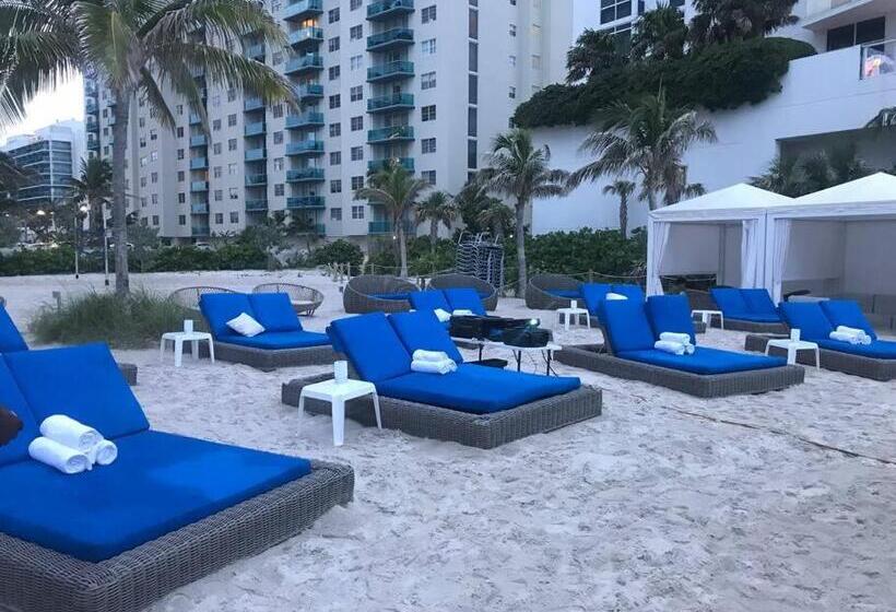 Beautiful Penthouse Condo With Stunning Views Of Both Ocean And City