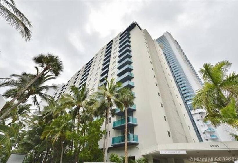 Beautiful Penthouse Condo With Stunning Views Of Both Ocean And City