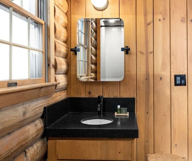 Desolation Hotel Hope Valley