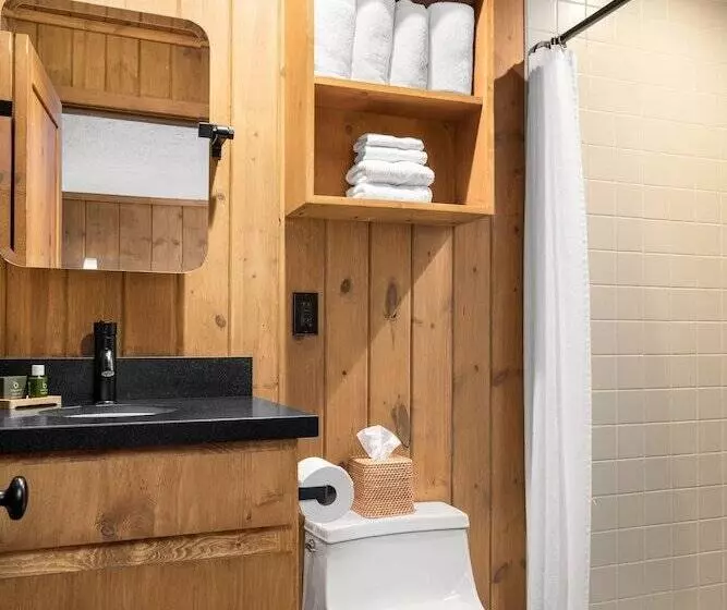 Desolation Hotel Hope Valley