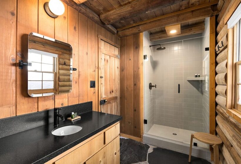 Desolation Hotel Hope Valley