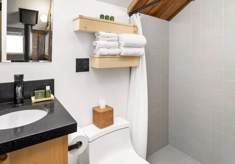 Desolation Hotel Hope Valley