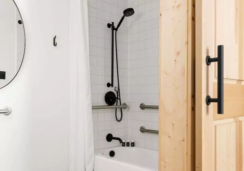 Desolation Hotel Hope Valley