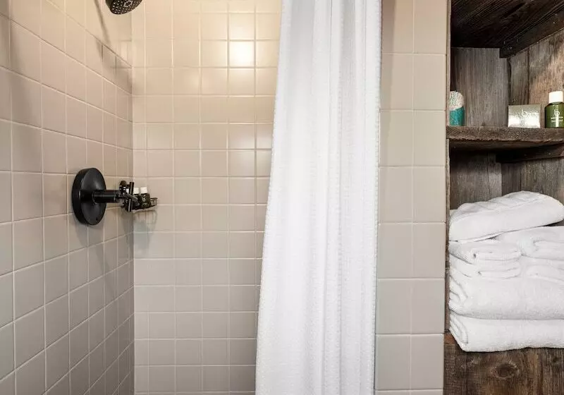 Desolation Hotel Hope Valley