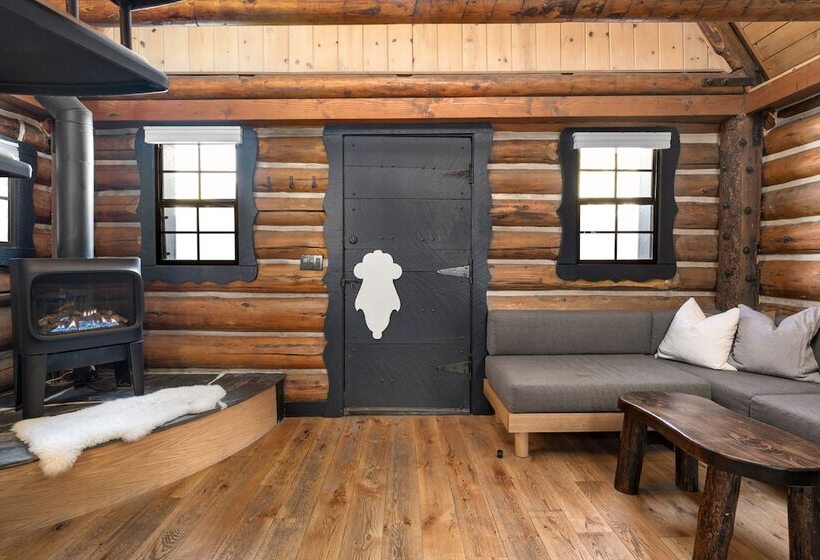 Desolation Hotel Hope Valley