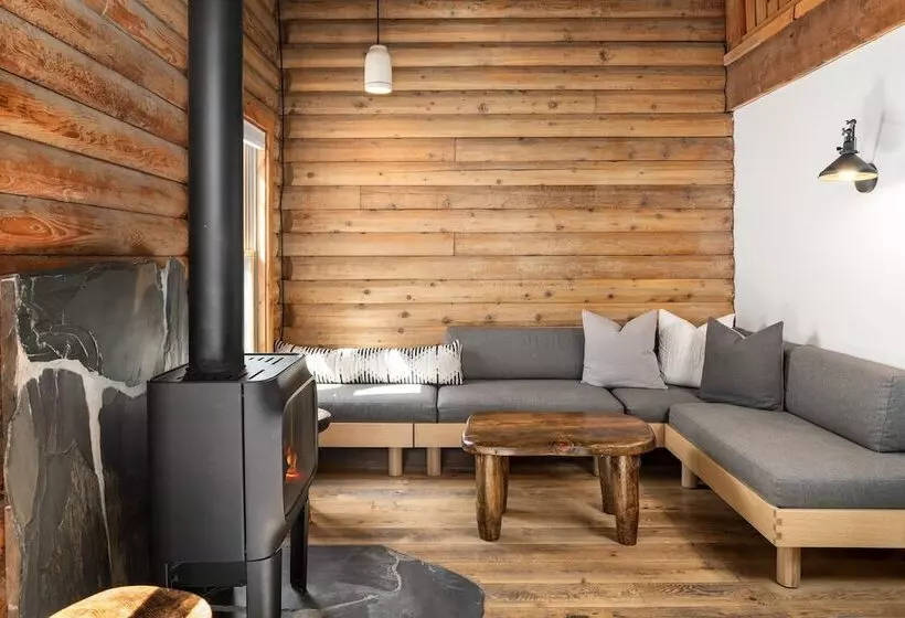 Desolation Hotel Hope Valley