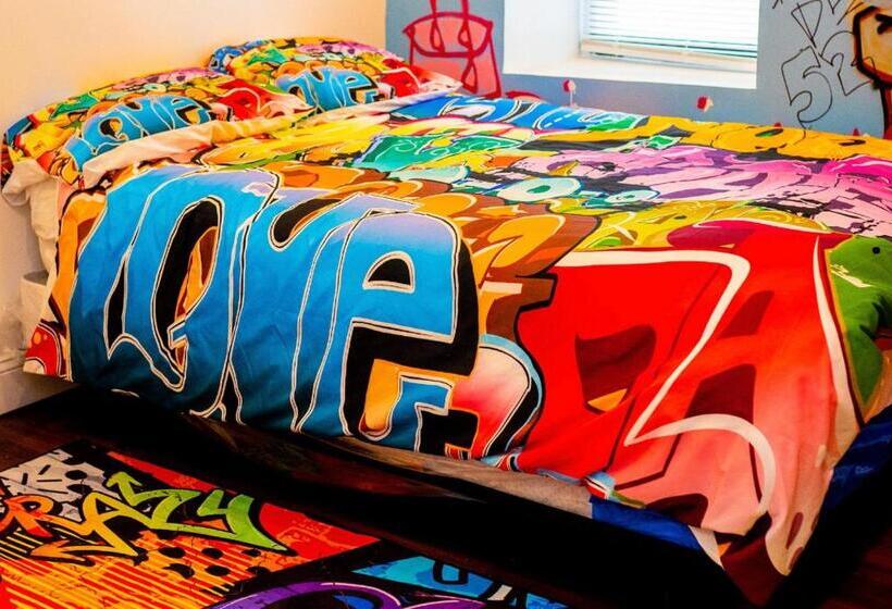 Отель Art Deco Graffiti Suite