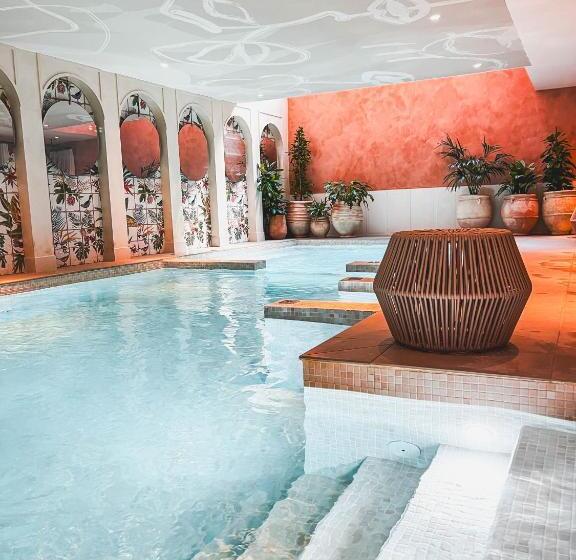 هتل Bloom House Hôtel & Spa