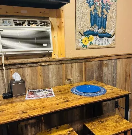 ペンション Acorn Hideaways Canton Cheerful Bluebonnet Suite Sleeps 5