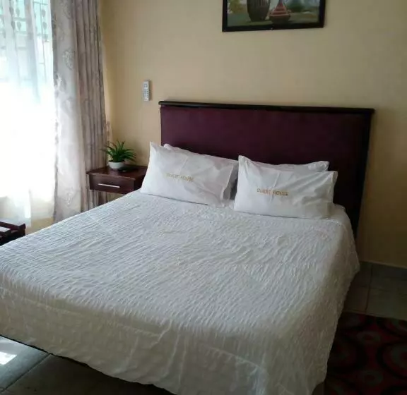 پانسیون Lalamnandzi 4 Guesthouse