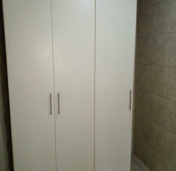 פנסיון Lalamnandzi 4 Guesthouse