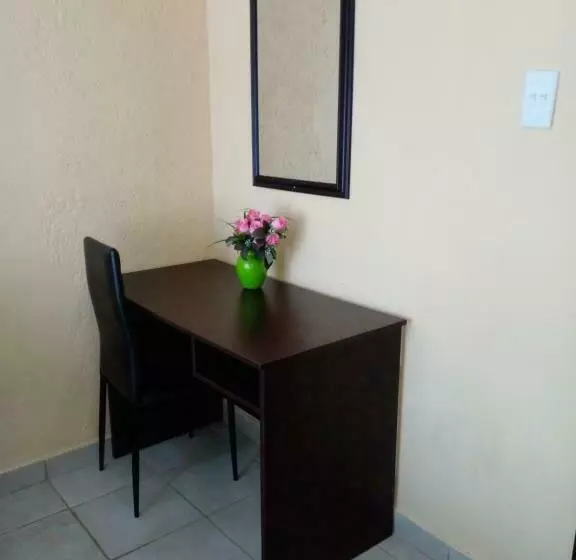 پانسیون Lalamnandzi 4 Guesthouse