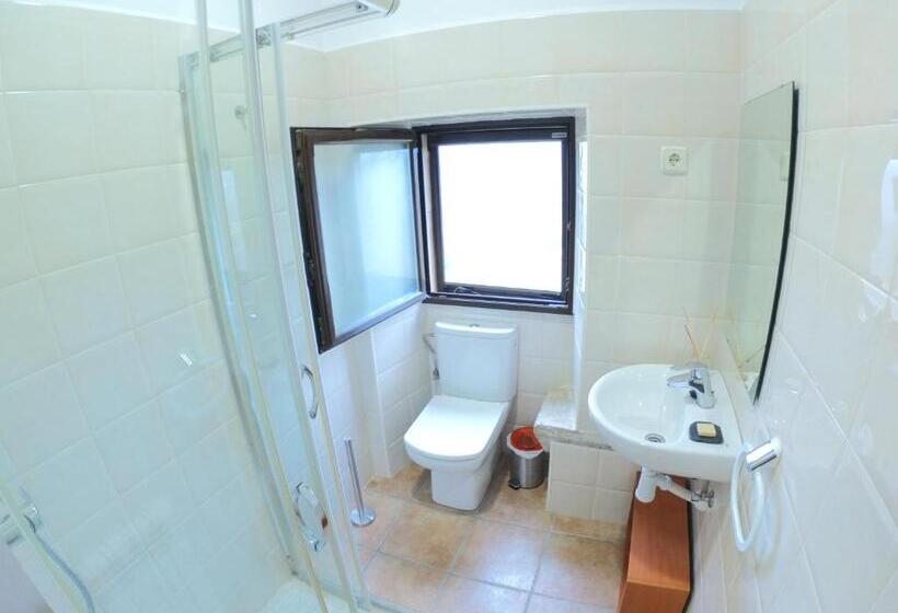 Castell De Ceuró. Hotel Rural