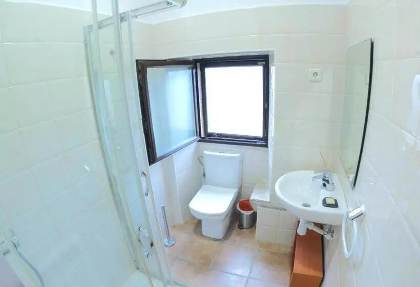 Castell De Ceuró. Hotel Rural