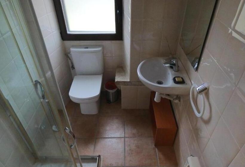 Castell De Ceuró. Hotel Rural