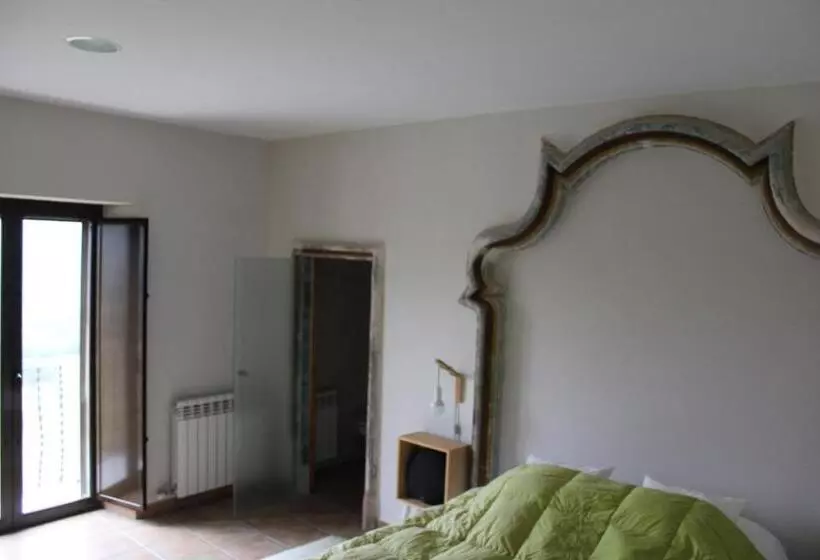 Castell De Ceuró. Hotel Rural