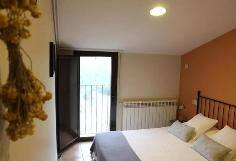 Castell De Ceuró. Hotel Rural