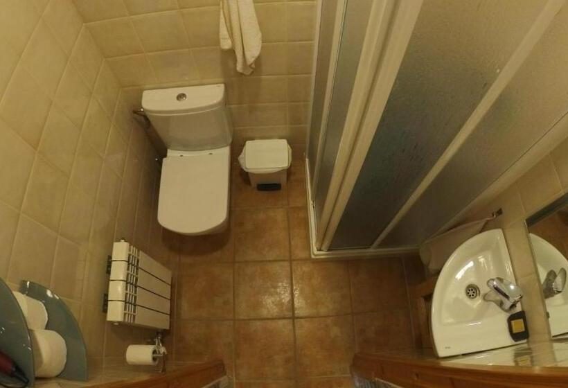 Castell De Ceuró. Hotel Rural