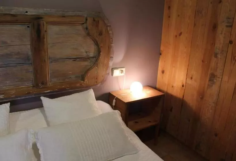 Castell De Ceuró. Hotel Rural