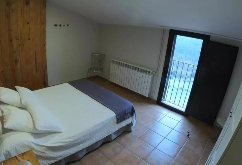 Castell De Ceuró. Hotel Rural