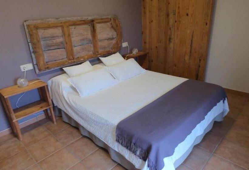 Castell De Ceuró. Hotel Rural