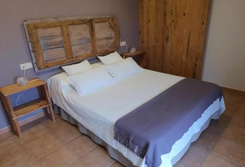 Castell De Ceuró. Hotel Rural