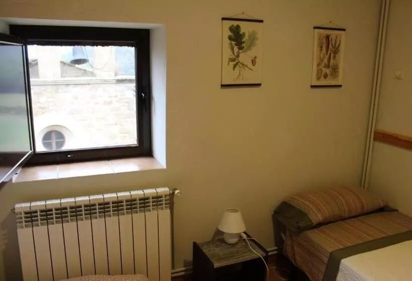 Castell De Ceuró. Hotel Rural