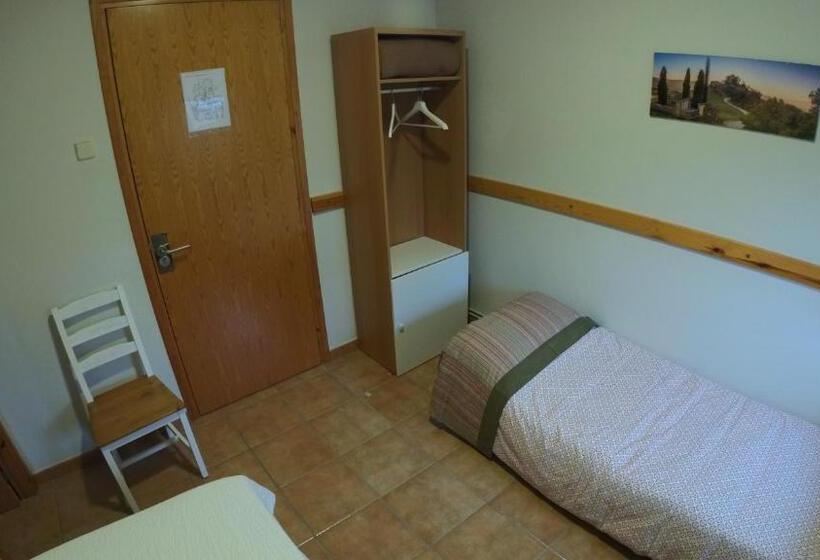 Castell De Ceuró. Hotel Rural