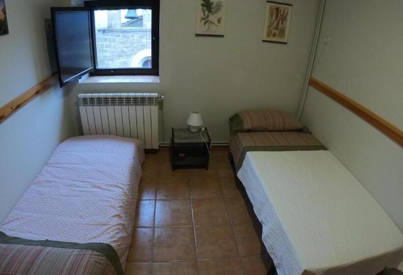 Castell De Ceuró. Hotel Rural